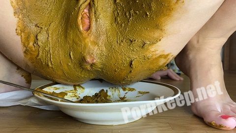 [ScatShop] p00girl - I pooped onto a plate and eat-I chew with a fork and smearing (FullHD 1080p, 1.01 GB)