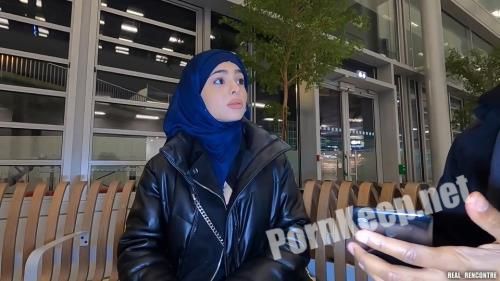 [Real Rencontre, Manyvids] Nadja Lapiedra (Hijab Iranian DP/Anal in hallway & in WC) (FullHD 1080p, 3.11 GB)