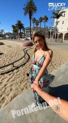 [MrLuckyLife] Lena Paul - Santa Monica Beach With Busty Lena Paul (UltraHD 4K 2160p, 1.72 GB)