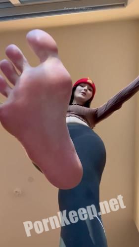 Size - Giantess Becca finds her first tiny (UltraHD 1920p, 273.46 MB)
